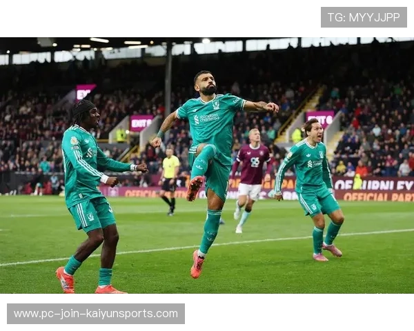 英超第十轮战平黑马遭争议点球无缘三连胜积分榜前八差距仅两分 英超第十轮战平黑马遭争议点球无缘三连胜积分榜前八差距仅两分