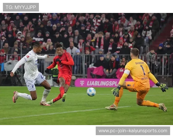 德甲拜仁中场穿插见效，攻势连绵不断