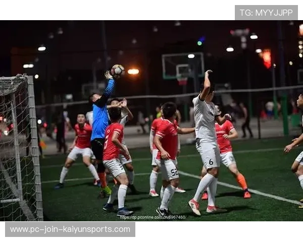 夜场足球赛事吸引年轻观众群体,夜场踢球 夜场足球赛事吸引年轻观众群体,夜场踢球