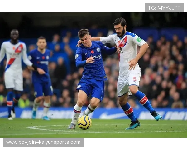 英超曼城前场穿插成功,对手防线出现裂口